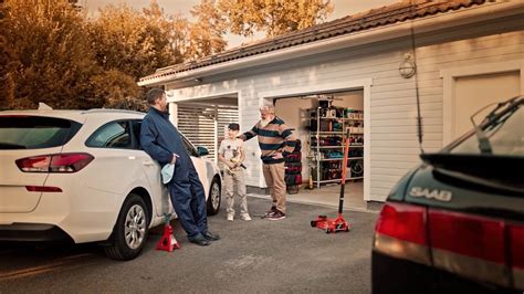 eztonet|Autoilevan ihmisen tavaratalo .